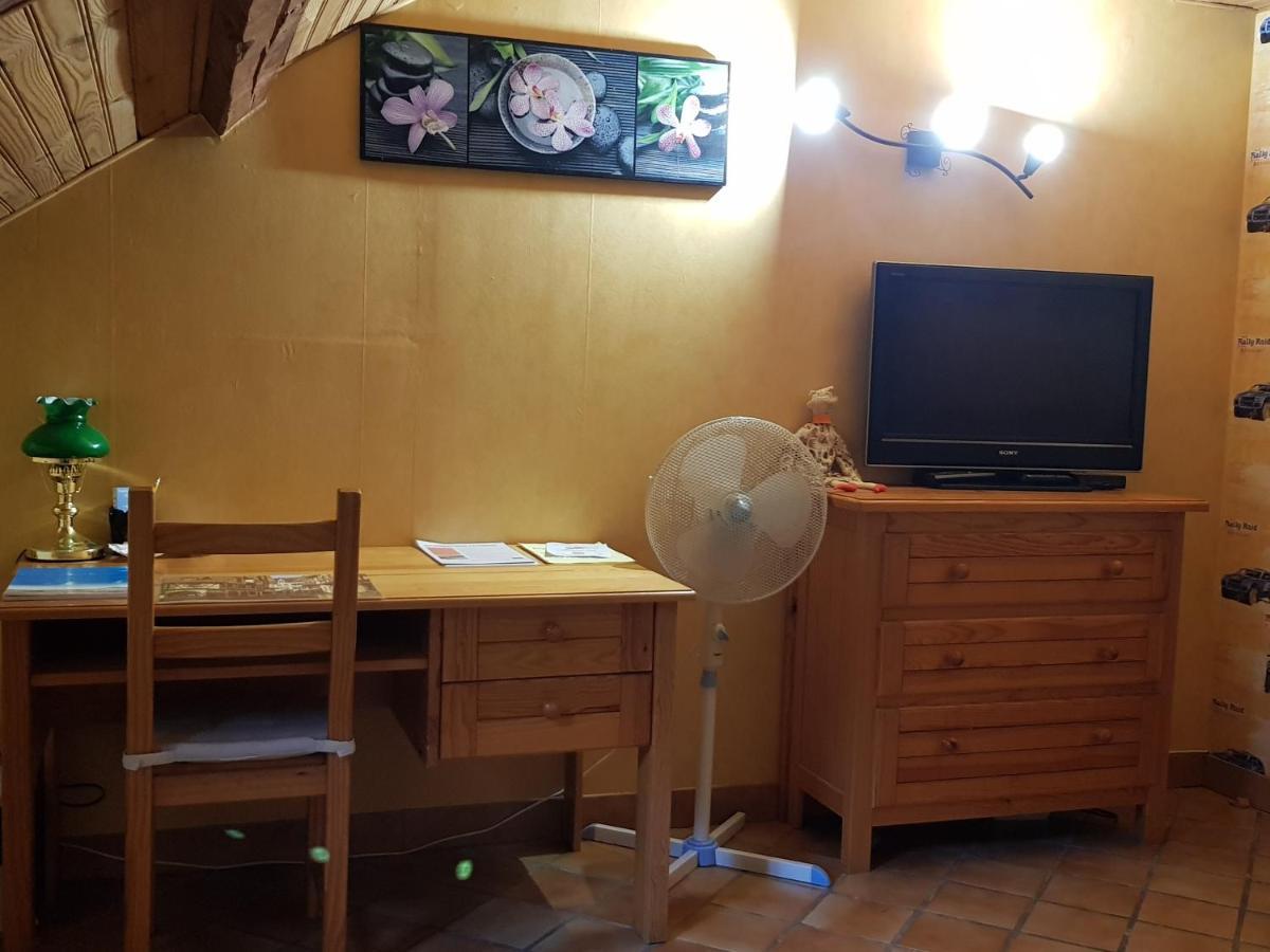 Au Grand Sapin Chambres Chez L'Habitant Henonville Esterno foto